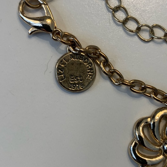 Like New! Liz Claiborne Necklace. - Picture 3 of 6